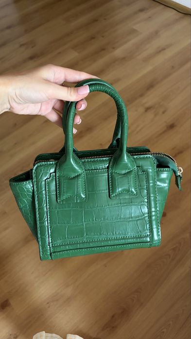 зелена сумка Zara з тисненням під рептилію (крокодил)