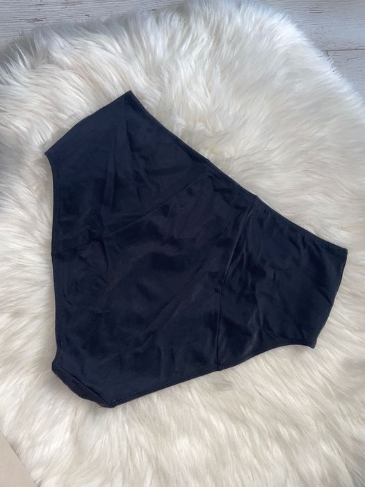 Nowe, czarne majtki - strój kąpielowy