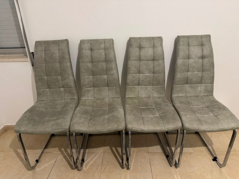 vendo mesa com 4 cadeiras