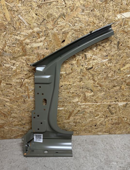 Tesla Model 3 стійка кузова права