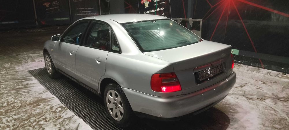 Audi a4  1.8 gaz  125KM