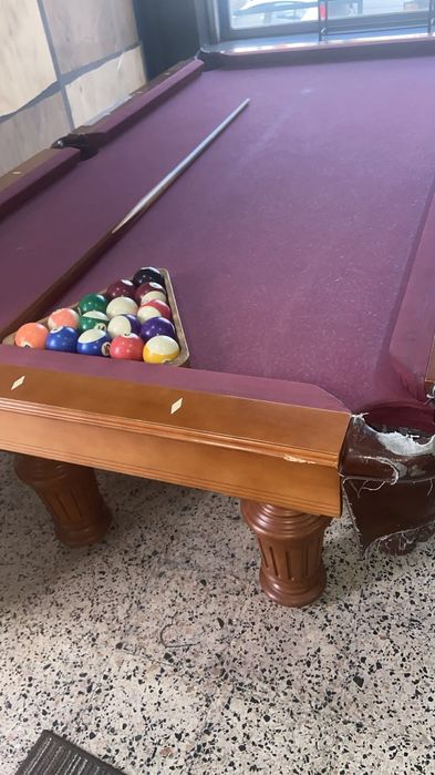 Mesa de Sinuca / Bilhar Profissional em Madeira Maciça – semi novo.