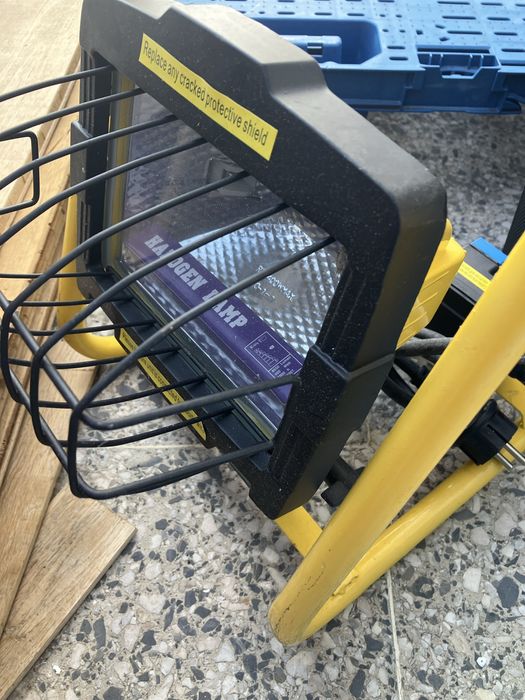 Projetor Halogéneo Portátil de Trabalho