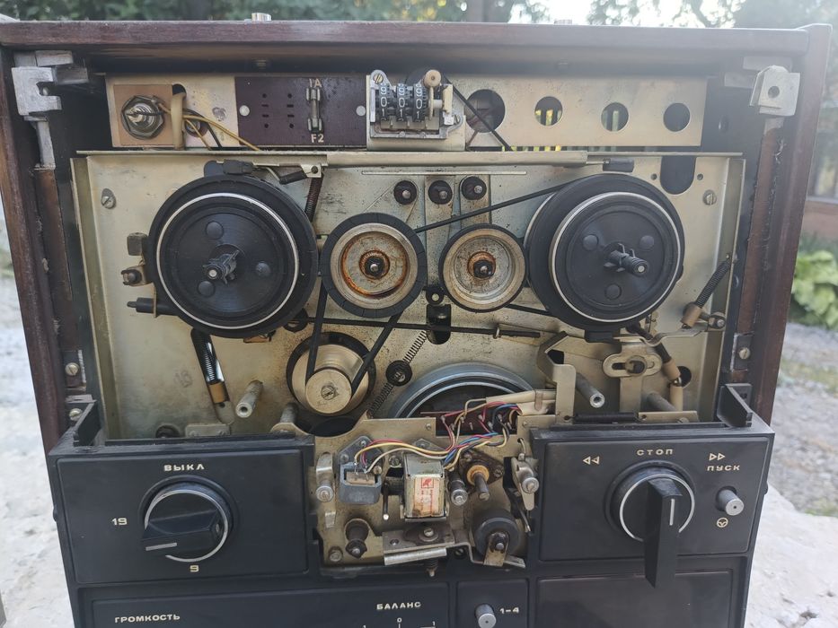 Юпитер. Магнітофон бобінний.