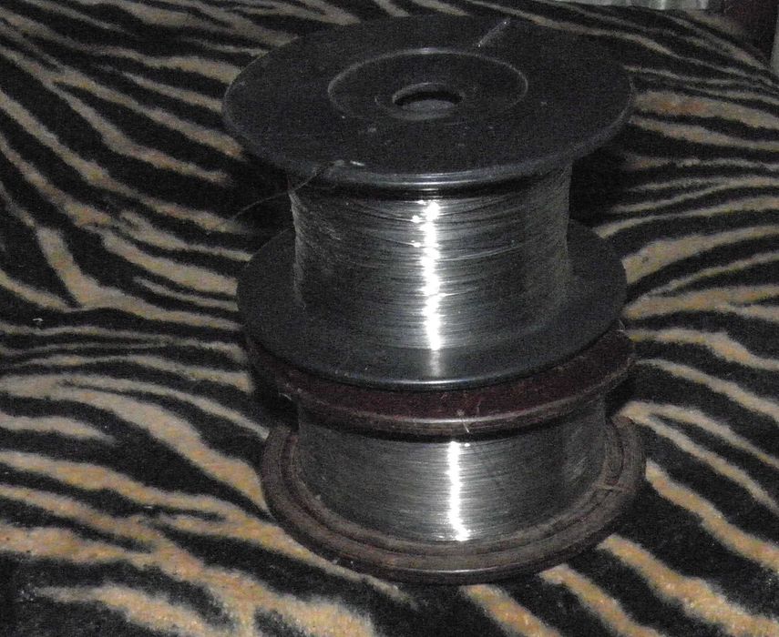 Нихром проволока 0,15 Мм, и 0,4 Мм. 5-7 Гривен метр.