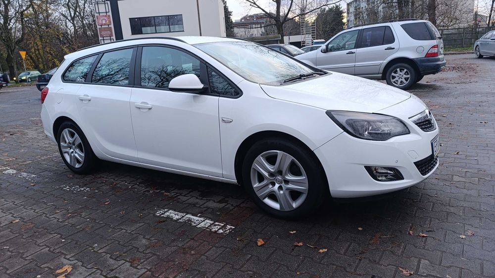 Opel astra J - sprawny