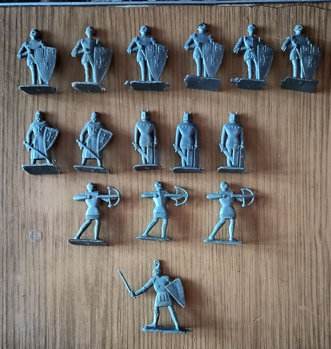 Продам плоских солдатиков СССР, в объявлении не все есть ещё такие же