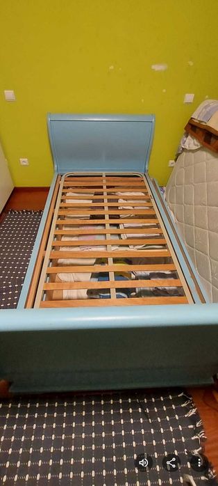 Cama de criança em madeira