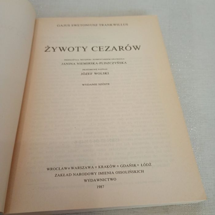 Żywoty cezarów. Gajusz Swietoniusz Trankwillus