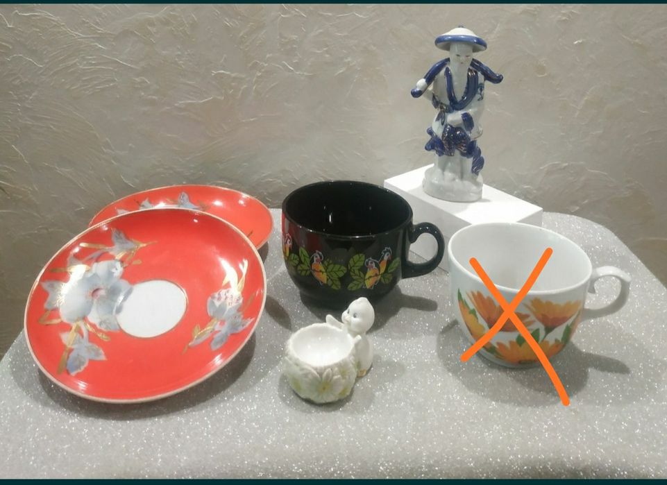 Чашки в ассортименте.