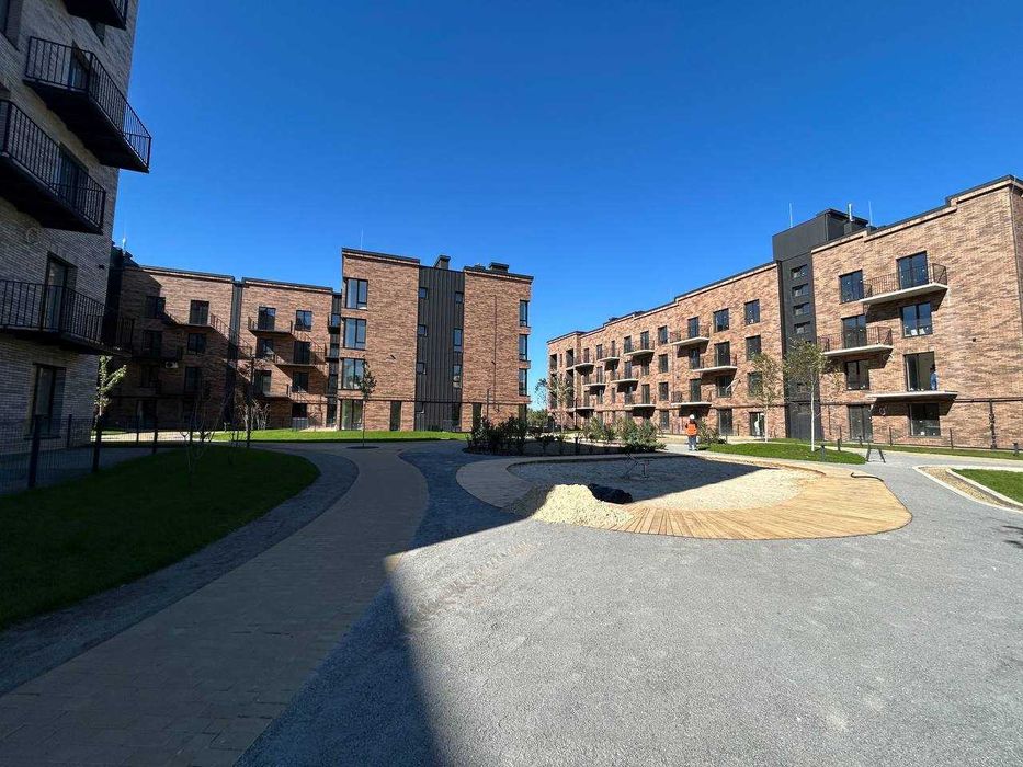 Продам здану 2-кімнатну квартиру . ЖК Долішній. БАМ