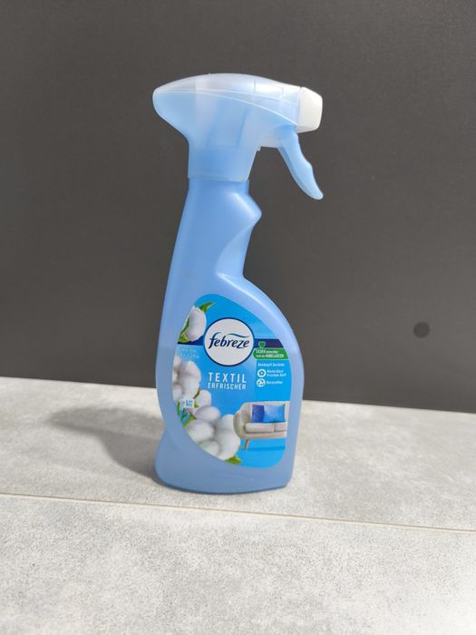 Нейтралізатор запахів для текстилю, килимів та одягу Febreze Reine Fri