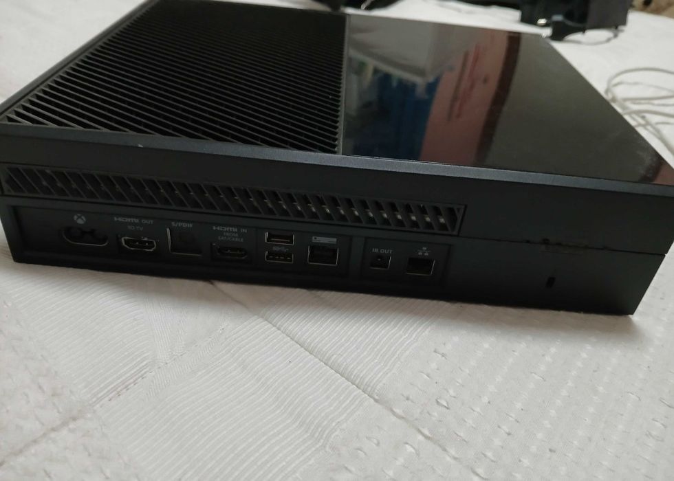 Vendo  Xbox One usada bom estado