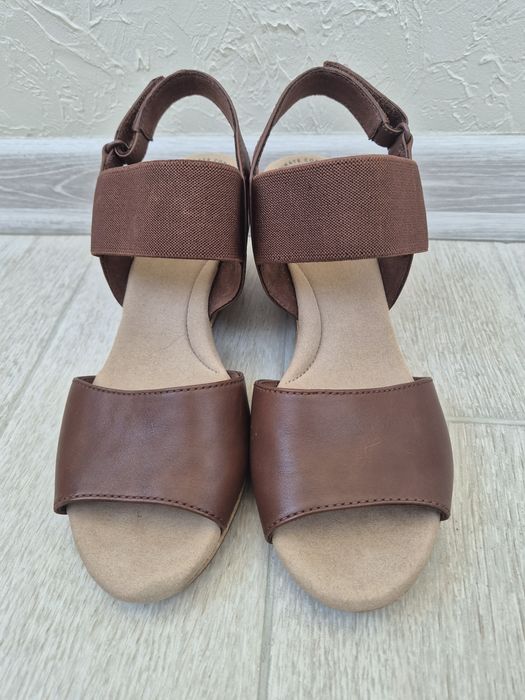 Босоніжки Clarks