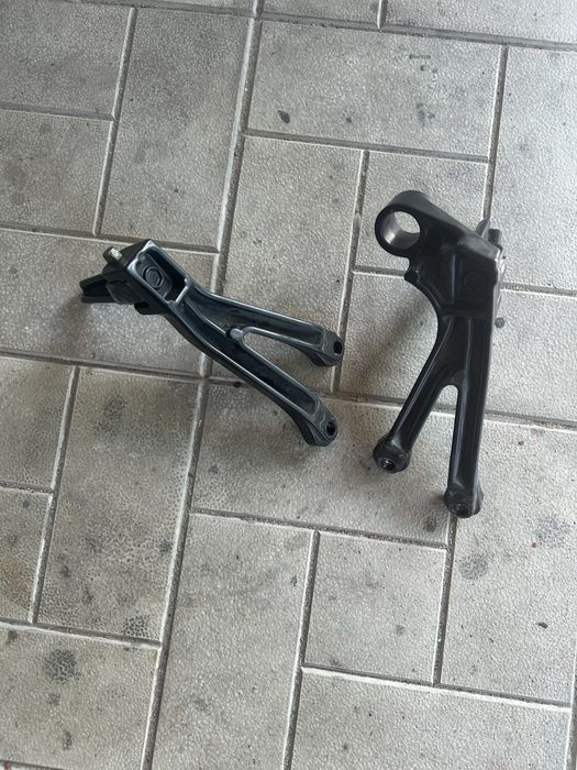 Продам подножки пасажира yamaha yzf-r1 2003-2004