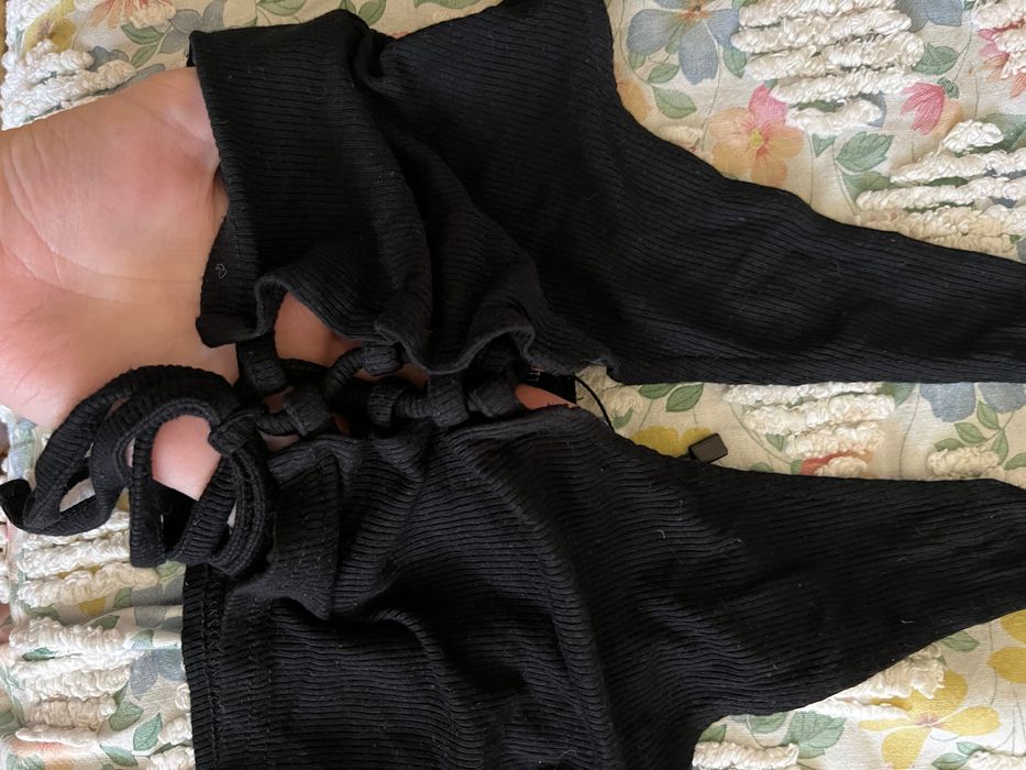 Цікава чорна кофтинка