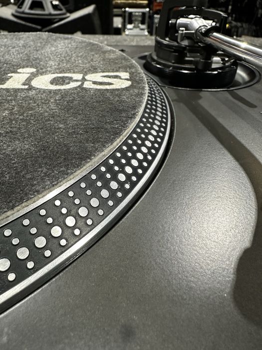 1x technics SL-2210M3D