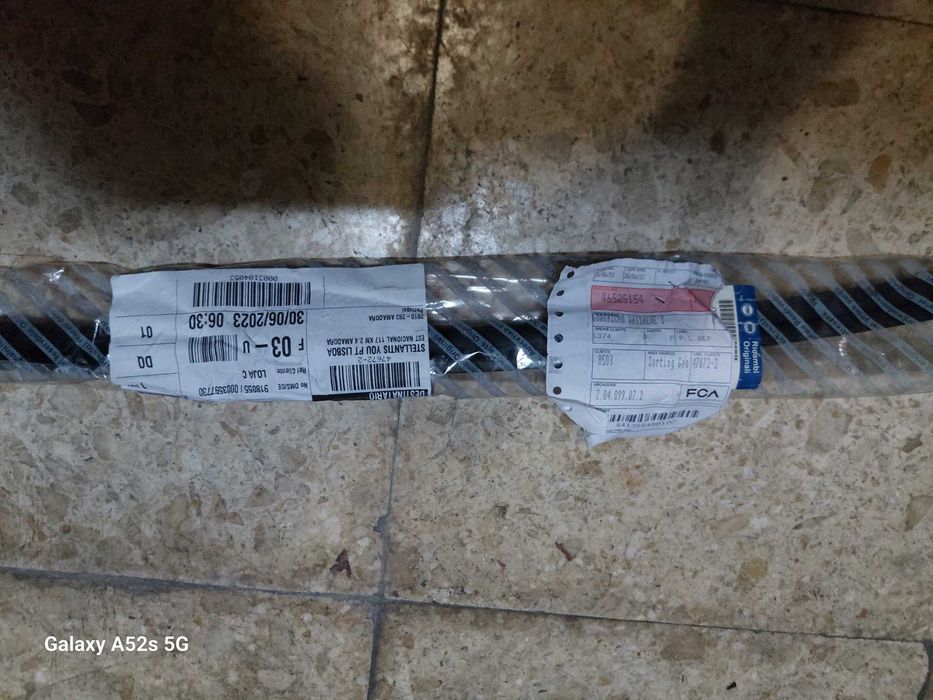 Resguardo de motor e batente em borracha para capot. Fiat Punto HLX.