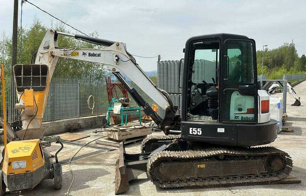 Міні-екскаватор Bobcat E55