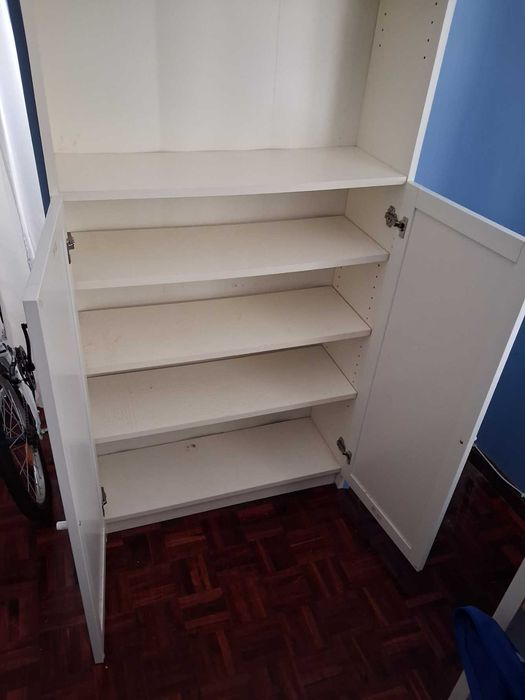 Estante IKEA, modelo BILLY branca c/portas