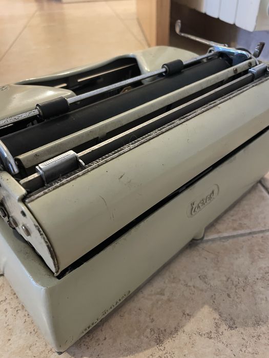 Máquina de escrever Everest K2