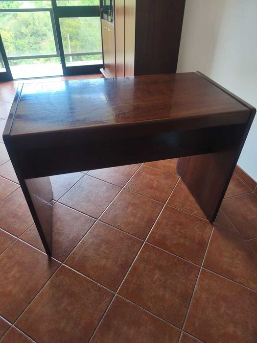 Secretária com cadeira