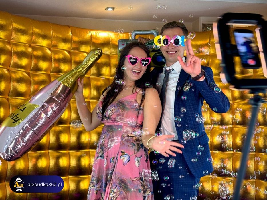 Fotobudka 360 -  ZŁOTA ŚCIANA - Bańki - Nagłośnienie - Masa Gadżetów