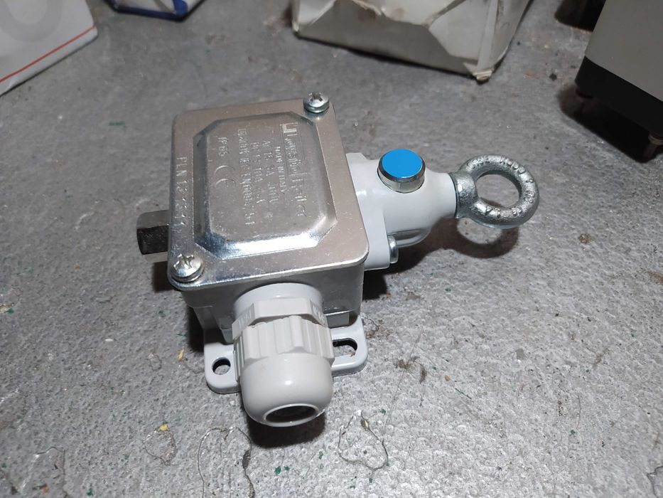 Тросовый концевой выключатель с кнопкой переустановки Lovato Electrik