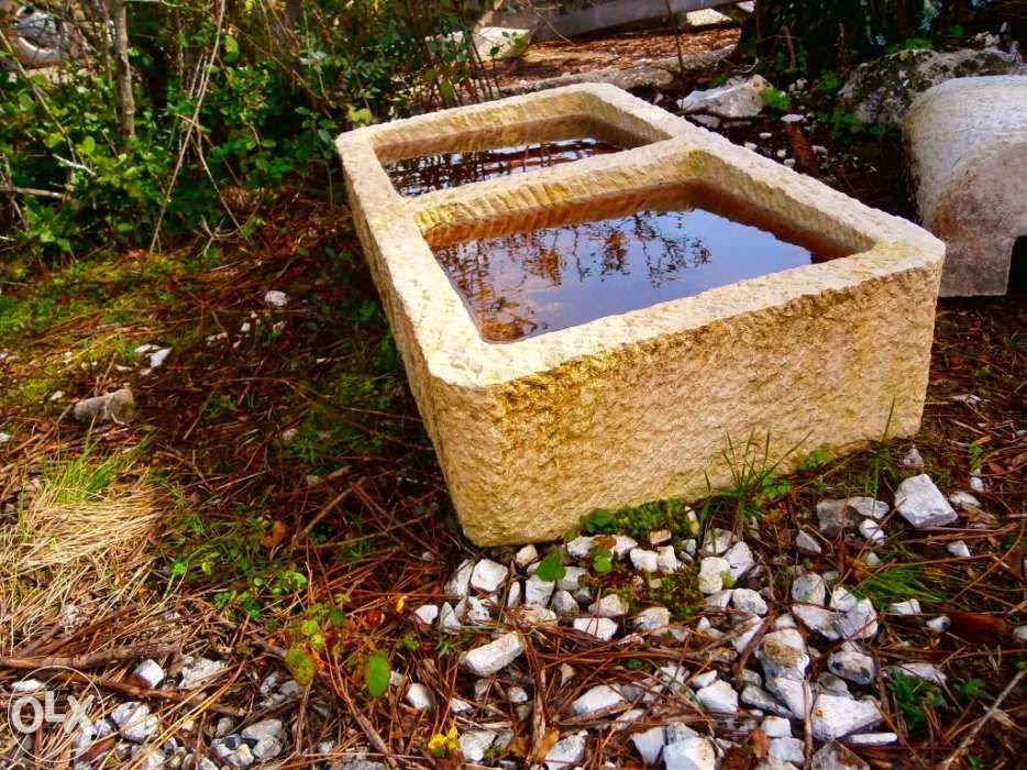 Pias duplas em pedra muito rústicas