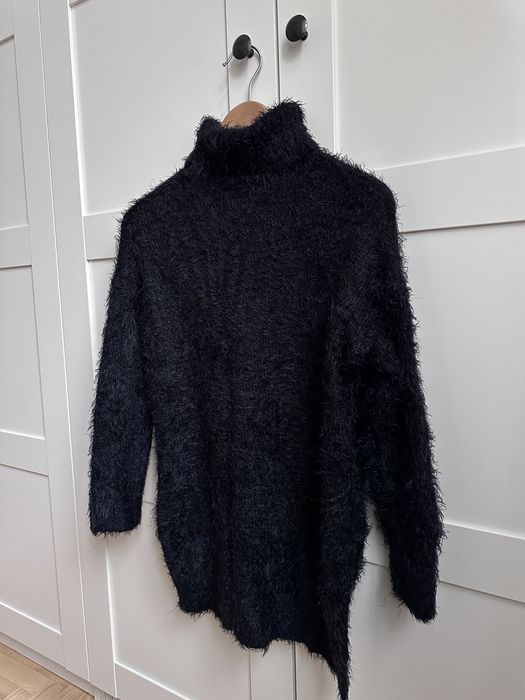 Cieplutki pluszowy sweterek golf Sinsay