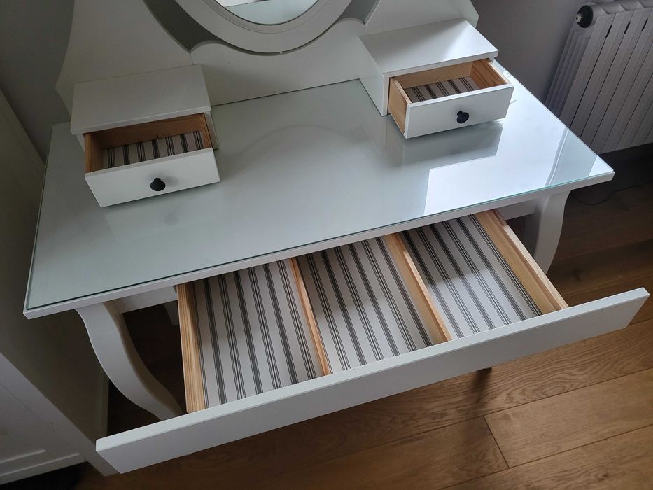 Toaletka z lustrem Ikea Hemnes