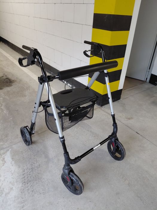 Chodzik- aluminiowa podpórka rehabilitacyjne 4 koła