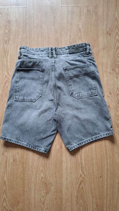 Luźne spodenki rozmiar W 28