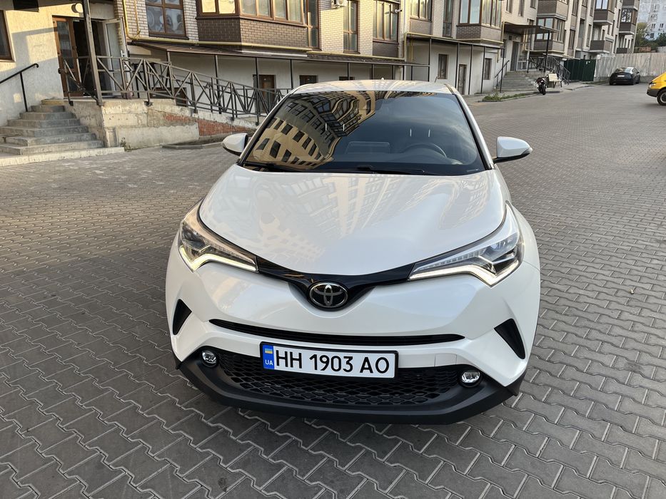 Toyota C-HR 2019 офіційна