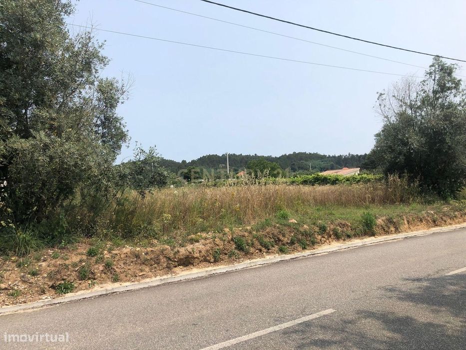 Terreno urbano plano com área total de 4.404m2  numa localização boa a — Lousã E Vilarinho, Coimbra