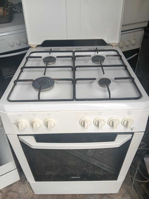 Газова плита б/у "Beko"