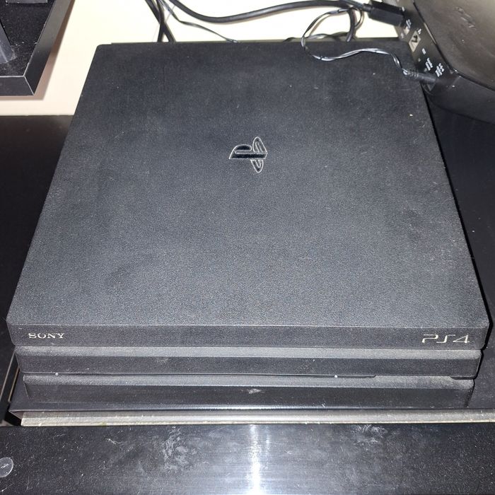 PS 4 em perfeito estado com 1 comando