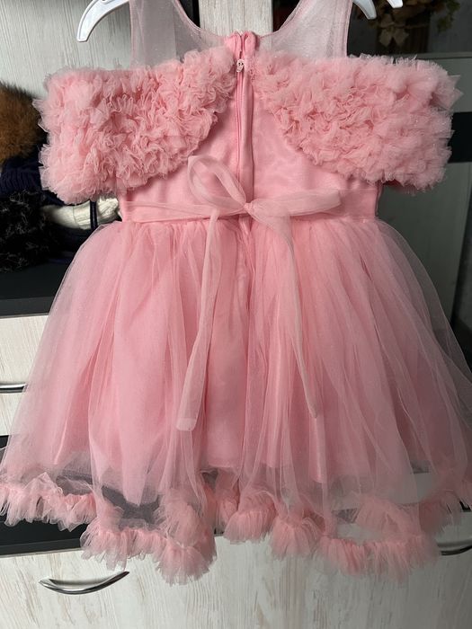 Продам сукню на 1 рік