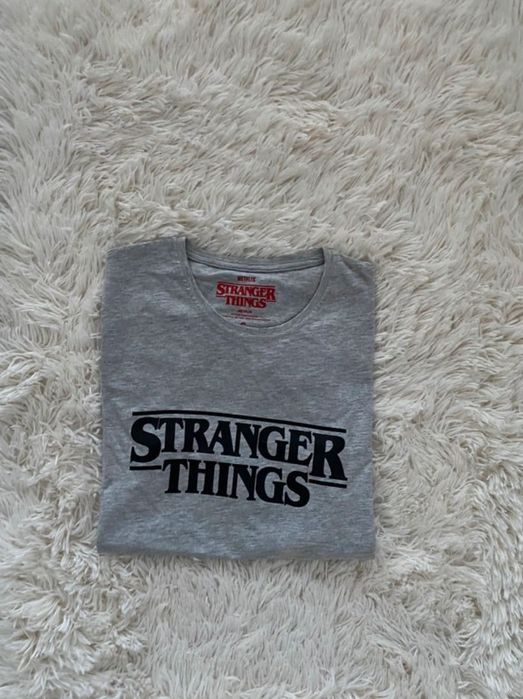 Szara bluzka stranger things