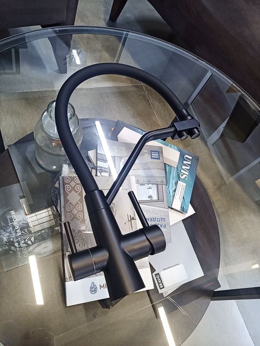 Смеситель для кухни с гибким гусаком и подключением к осмосу Черный ма