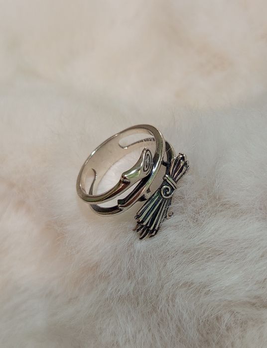 Срібне кільце мітла