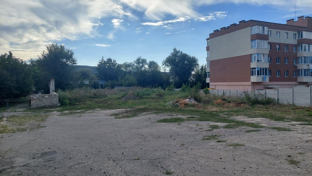 Продам 10.5 соток. Пр-т Незалежності,5.