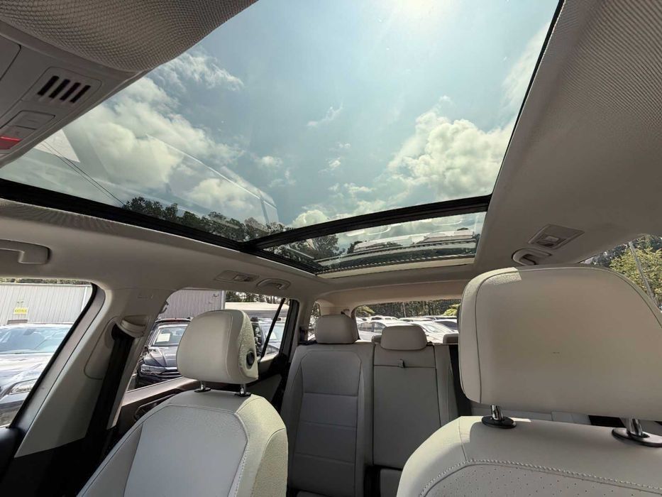 Volkswagen Tiguan      2021