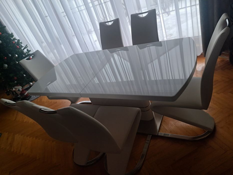 Sprzedam stół do salonu