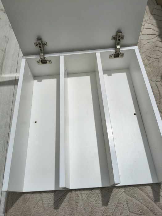 Szafka łazienkowa z lustrem