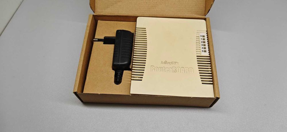 Мощный gigabit  Wi-fi Mikrotik RB951G-2HnD 300Мб USB роутер