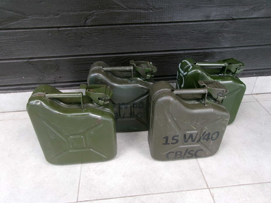 Kanistry z zasobów wojskowych blaszane używane  5 litrowe