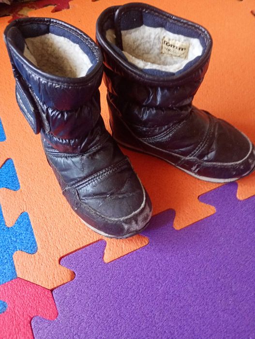 Віддам безкоштовно дитяче взуття