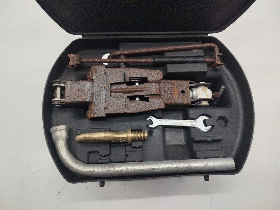 Kit de troca de pneu - VOLKSWAGEN Polo (6N1) | 94 - 99