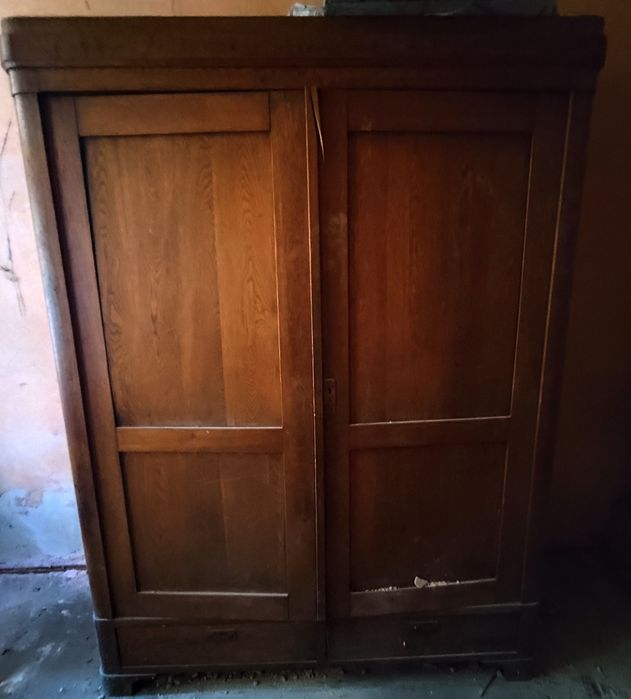 Antyczna dębowa szafa